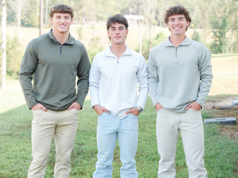 Coordinating Christmas Outfits for the Whole Family